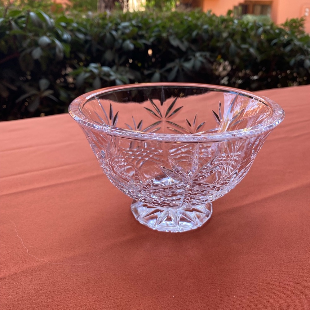Set of 4 Elegant Towle “criss cross and fan” pattern Austrian Crystal bowls.